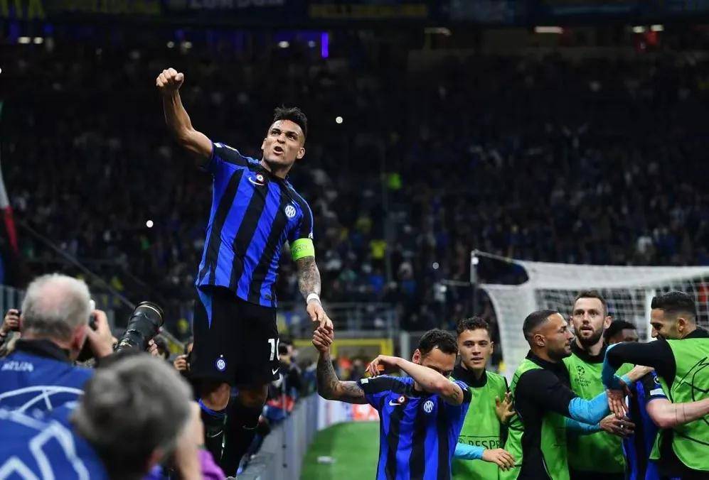 现得尤为精 现得尤为精